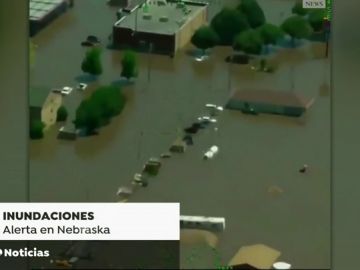 Rescatan a residentes afectados por las inundaciones en Nebraska