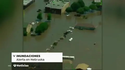 Rescatan a residentes afectados por las inundaciones en Nebraska Rescatan a residentes afectados por las inundaciones en Nebraska