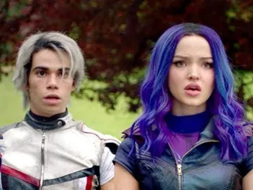 Dove Cameron en 'Los Descendientes' junto a Cameron Boyce Dove Cameron en 'Los Descendientes' junto a Cameron Boyce