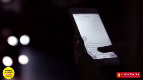 si chateas no conduzcas si chateas no conduzcas