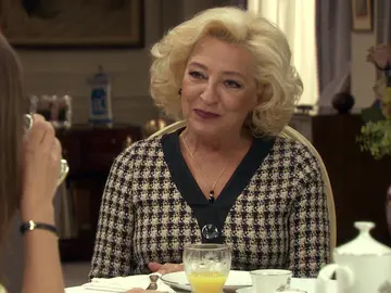 Ascensión le cuenta a Mónica que Ana ha salido de la cárcel Ascensión le cuenta a Mónica que Ana ha salido de la cárcel