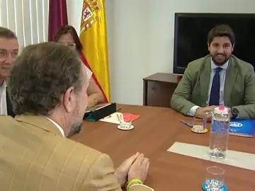PP, Cs y Vox se dan 24 horas para intentar cerrar un acuerdo en Murcia PP, Cs y Vox se dan 24 horas para intentar cerrar un acuerdo en Murcia