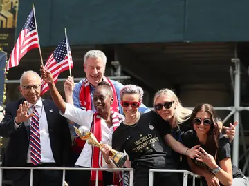 La selección femenina de los Estados Unidos celebra el Mundial de fútbol conseguido La selección femenina de los Estados Unidos celebra el Mundial de fútbol conseguido