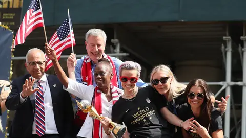 La selección femenina de los Estados Unidos celebra el Mundial de fútbol conseguido La selección femenina de los Estados Unidos celebra el Mundial de fútbol conseguido