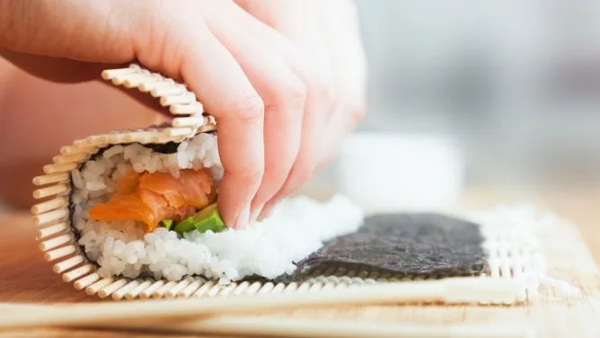 Utensilios y trucos para hacer sushi en casa HOGARMANIA