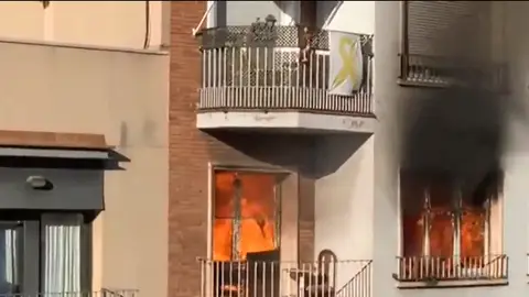 Incendio en Barcelona SIGUEN LUCHANDO CONTRA EL FUEGO