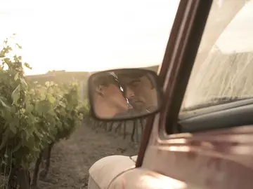Blanca Suárez y Javier Reyes en "El verano que vivimos" Blanca Suárez y Javier Reyes en "El verano que vivimos"
