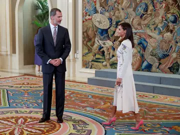 El rey Felipe VI y la reina Letizia durante la audiencia este lunes en el Palacio de La Zarzuela El rey Felipe VI y la reina Letizia durante la audiencia este lunes en el Palacio de La Zarzuela