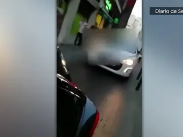 Forcejeo de un taxistas con una pasajera de un VTC en Sevilla Forcejeo de un taxistas con una pasajera de un VTC en Sevilla