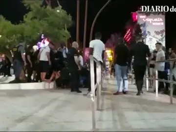 Brutal pelea entre el personal de seguridad y unos turistas en una discoteca de Ibiza Brutal pelea entre el personal de seguridad y unos turistas en una discoteca de Ibiza