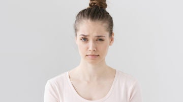 Mujer contrariada Mujer contrariada