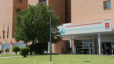 Fachada del Hospital Príncipe de Asturias de Alcalá de Henares. Fachada del Hospital Príncipe de Asturias de Alcalá de Henares.