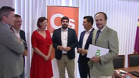 Los socialistas a punto de gobernar en Canarias y de mantener Asturias Los socialistas a punto de gobernar en Canarias y de mantener Asturias