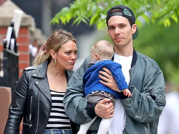 Hilary Duff y Matthew Koma junto a su hija Hilary Duff y Matthew Koma junto a su hija