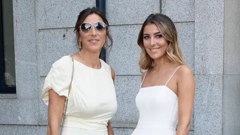 Anna Ferrer, junto a su madre Paz Padilla