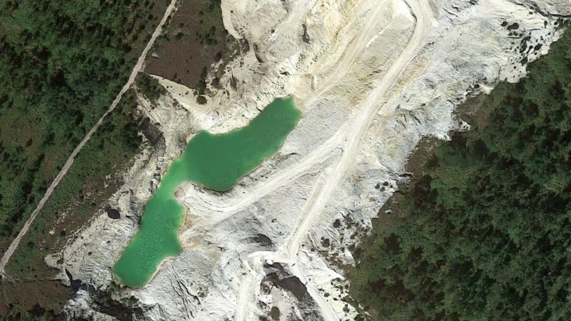 El lago del monte Neme El lago del monte Neme