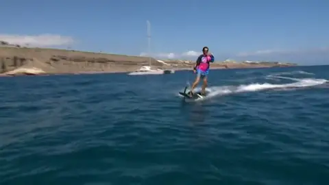 Las tablas de surf eléctricas: el invento que revoluciona el mercado Las tablas de surf eléctricas: el invento que revoluciona el mercado