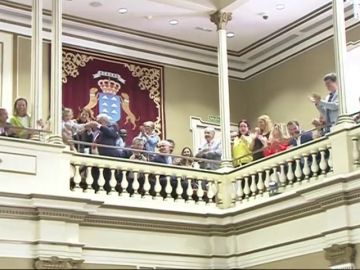Un sonoro "papi" desde la tribuna interrumpe la elección del nuevo presidente de Canarias Un sonoro "papi" desde la tribuna interrumpe la elección del nuevo presidente de Canarias