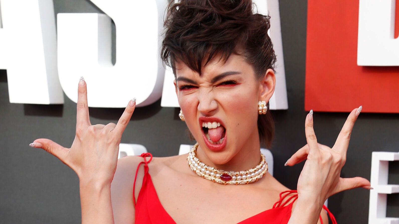 El impresionante vídeo de Úrsula Corberó cantando y bailando rap