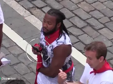 San Fermín 2019: el increíble salto por encima de un toro de Josh Norman, estrella de la NFL San Fermín 2019: el increíble salto por encima de un toro de Josh Norman, estrella de la NFL