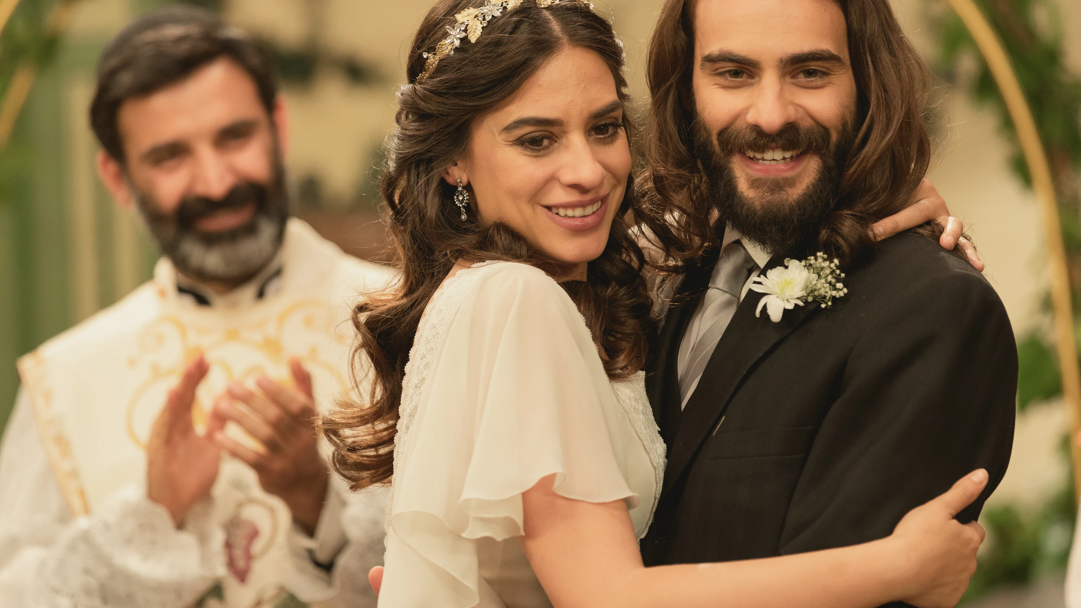 Avance semanal 'El secreto de Puente Viejo': Isaac y Elsa sellan su amor con una mágica boda La próxima semana 'El secreto de Puente Viejo' será testigo de la esperada boda de Isaac y Elsa.Además, Don Berengario recibirá un sorprendente visita que dará un giro a su vida. ¡No te lo pierdas!