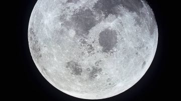 Los cráteres lunares son consecuencia de choques de meteoritos