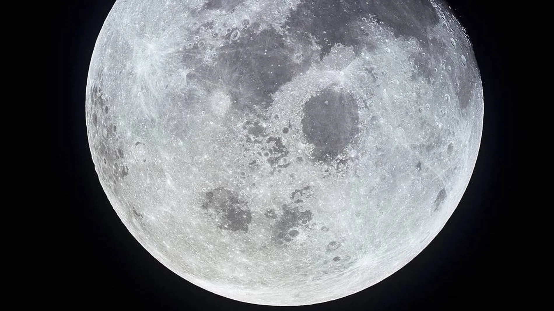 Los cráteres lunares son consecuencia de choques de meteoritos Los cráteres lunares son consecuencia de choques de meteoritos