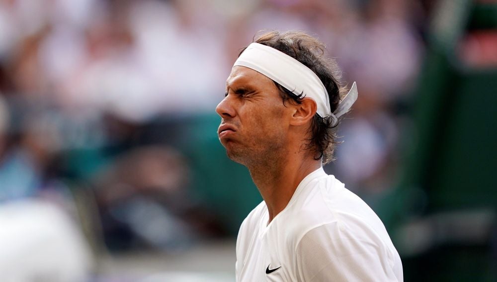 Nadal contrariado al fallar un punto