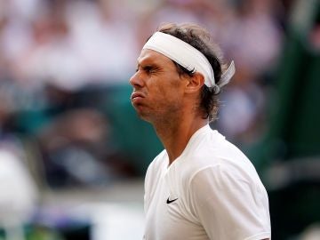 Nadal contrariado al fallar un punto