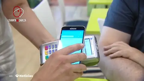 El móvil se ha convertido en una nueva cartera para muchos El móvil se ha convertido en una nueva cartera para muchos