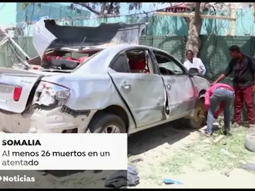 Al menos 26 muertos en un ataque de Al Shabab con coche bomba contra un hotel en Somalia Al menos 26 muertos en un ataque de Al Shabab con coche bomba contra un hotel en Somalia