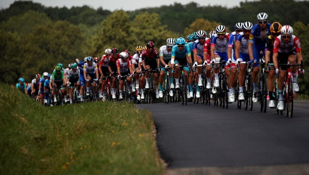 El pelotón durante la 7ª etapa de la 106ª edición de la carrera ciclista Tour de Francia