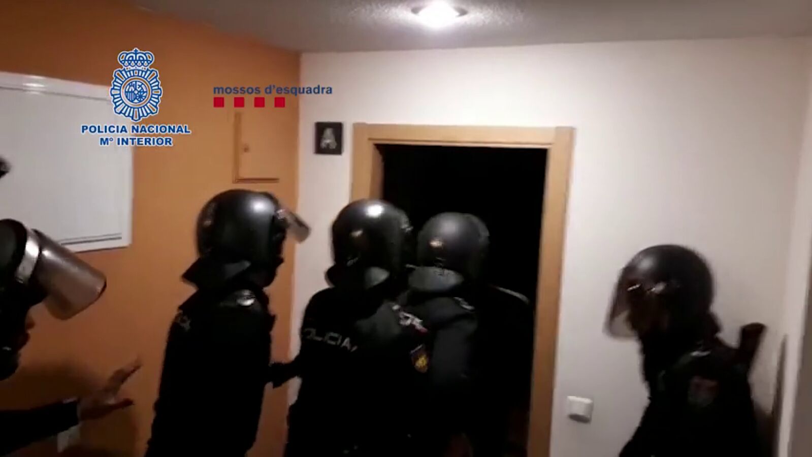 Detenidos dos integrantes de un grupo criminal que robaba mediante el método de alunizaje