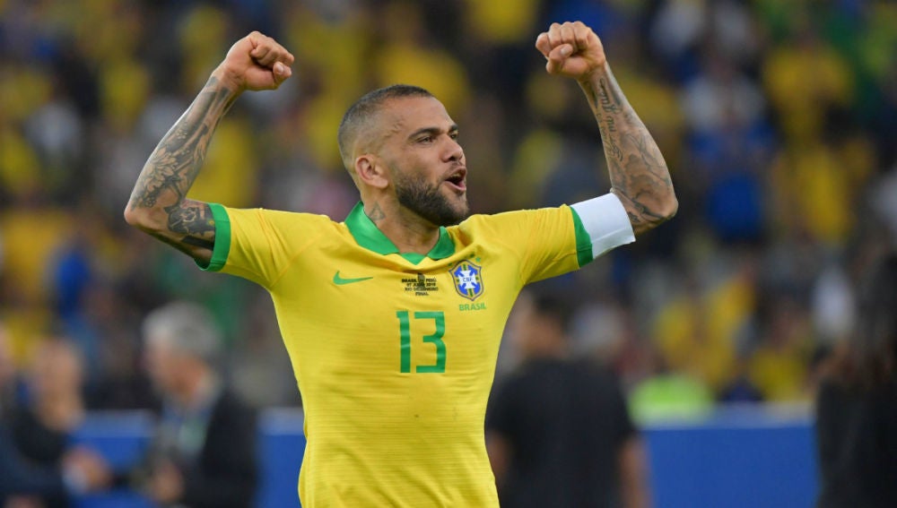Dani Alves, con Brasil
