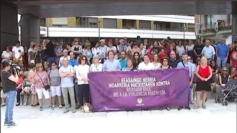 Un hombre rocía con spray los ojos de una joven y la agrede sexualmente en su casa en Guipúzcoa Un hombre rocía con spray los ojos de una joven y la agrede sexualmente en su casa en Guipúzcoa