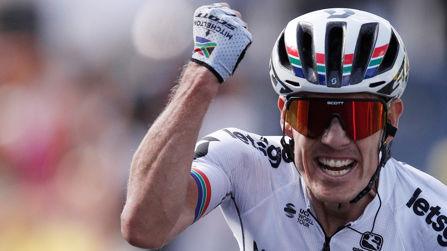 Daryl Impey celebrando la victoria en la novena etapa del Tour Daryl Impey celebrando la victoria en la novena etapa del Tour