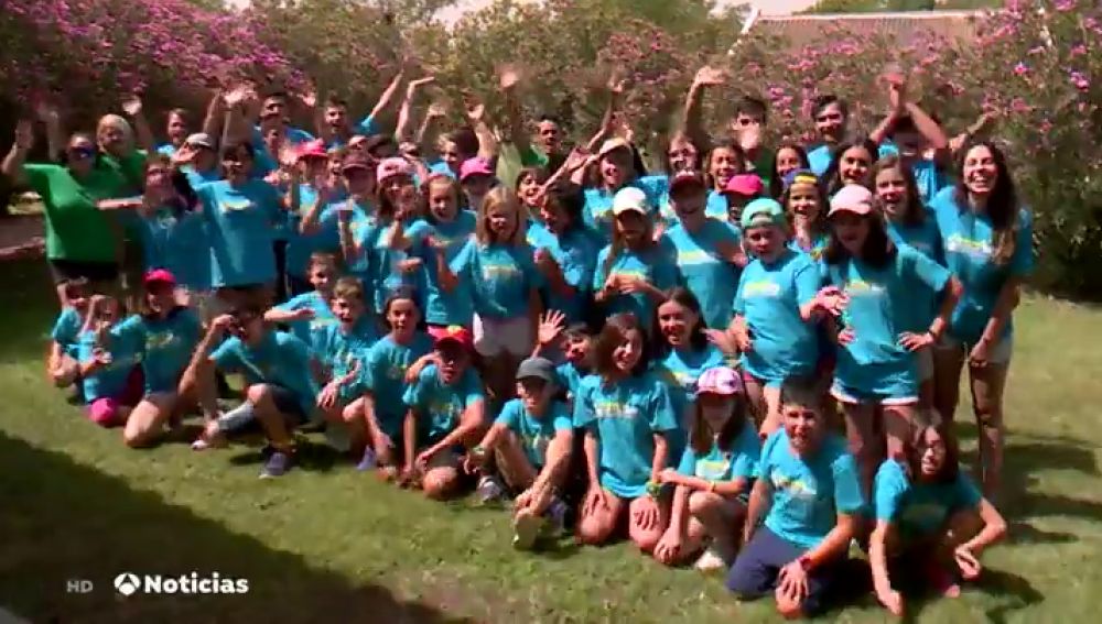 Niños con enfermedades reumatológicas disfrutan en un campamento en Madrid