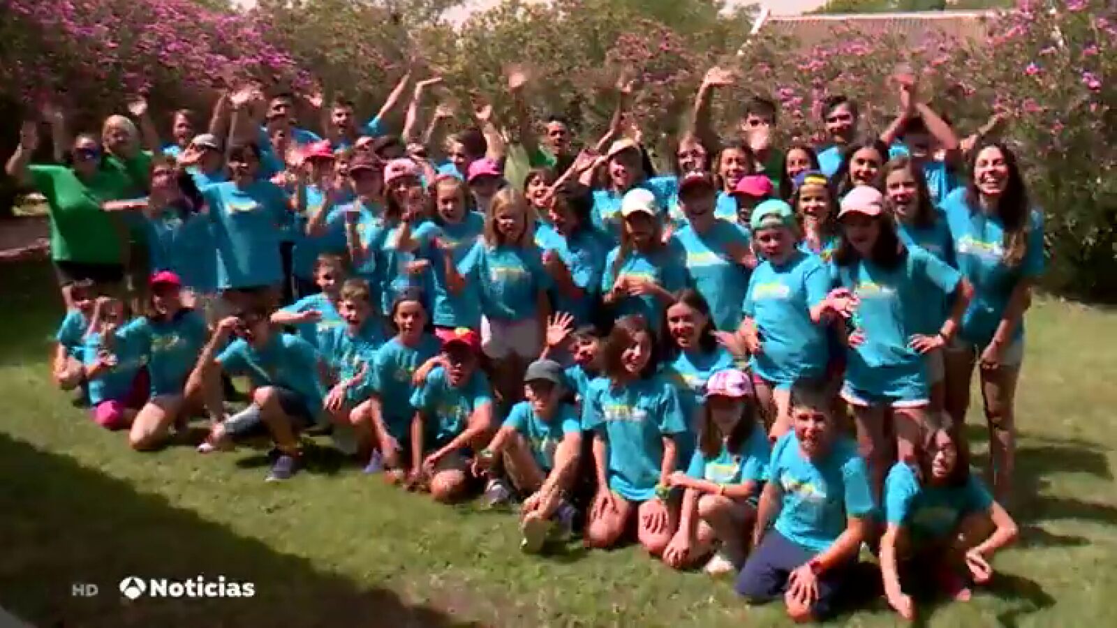 Niños con enfermedades reumatológicas disfrutan en un campamento en Madrid