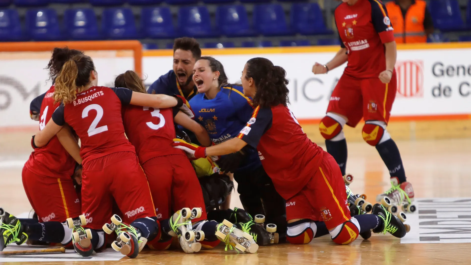 La jugadoras de la selección española femenina de hockey patines tras ser campeonas del mundo La jugadoras de la selección española femenina de hockey patines tras ser campeonas del mundo