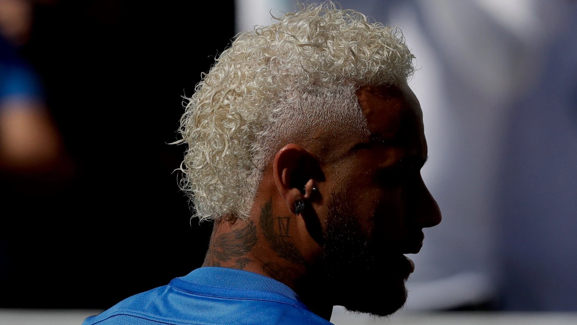 Neymar vuelve a los entrenamientos con un futuro incierto Neymar vuelve a los entrenamientos con un futuro incierto