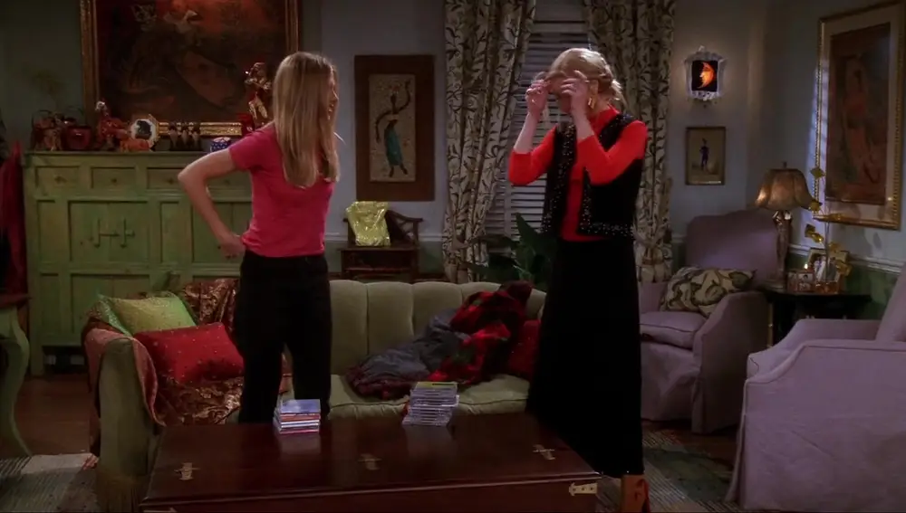 Rachel y Phoebe en 'Friends' con la famosa mesa