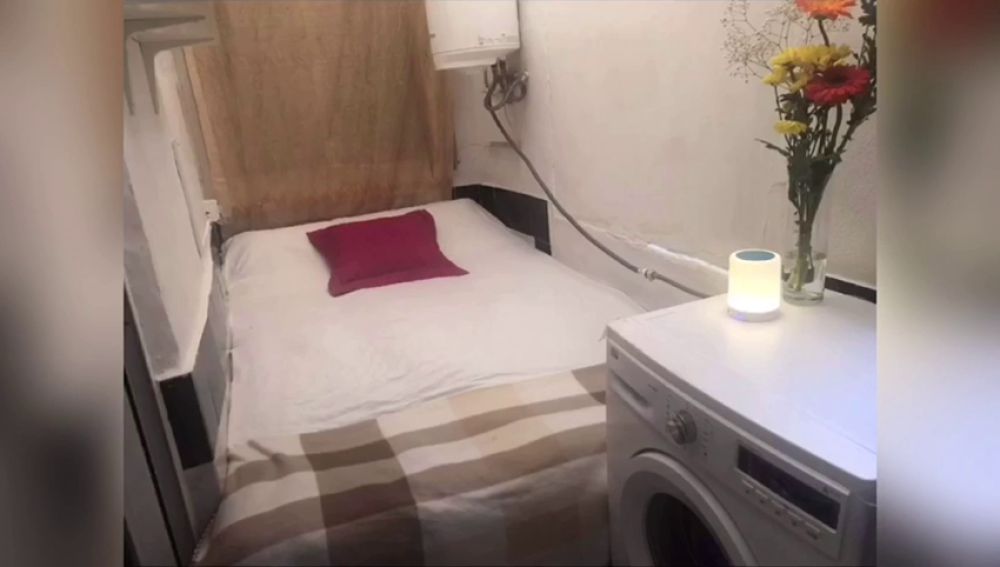 Dormitorio acondiconado en cuarto de lavabo, así es la última oferta de vivienda en Ibiza