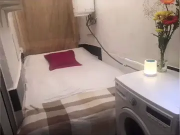 Dormitorio acondiconado en cuarto de lavabo, así es la última oferta de vivienda en Ibiza Dormitorio acondiconado en cuarto de lavabo, así es la última oferta de vivienda en Ibiza