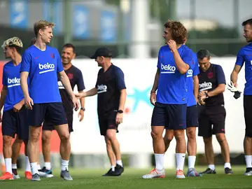 Griezmann, De Jong y Neto entrenan por primera vez como azulgranasGriezmann, De Jong y Neto entrenan por primera vez como azulgranas Griezmann, De Jong y Neto entrenan por primera vez como azulgranasGriezmann, De Jong y Neto entrenan por primera vez como azulgranas