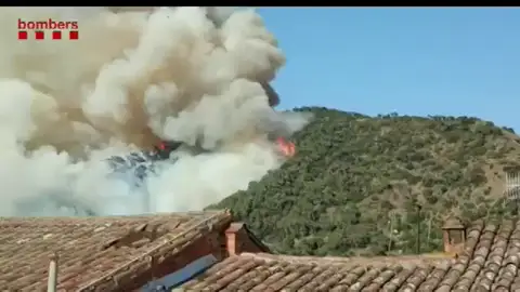 Un incendio forestal en Capellades obliga a cortar la C-15 y la línea R6 de los Ferrocarriles de la Generalitat Un incendio forestal en Capellades obliga a cortar la C-15 y la línea R6 de los Ferrocarriles de la Generalitat