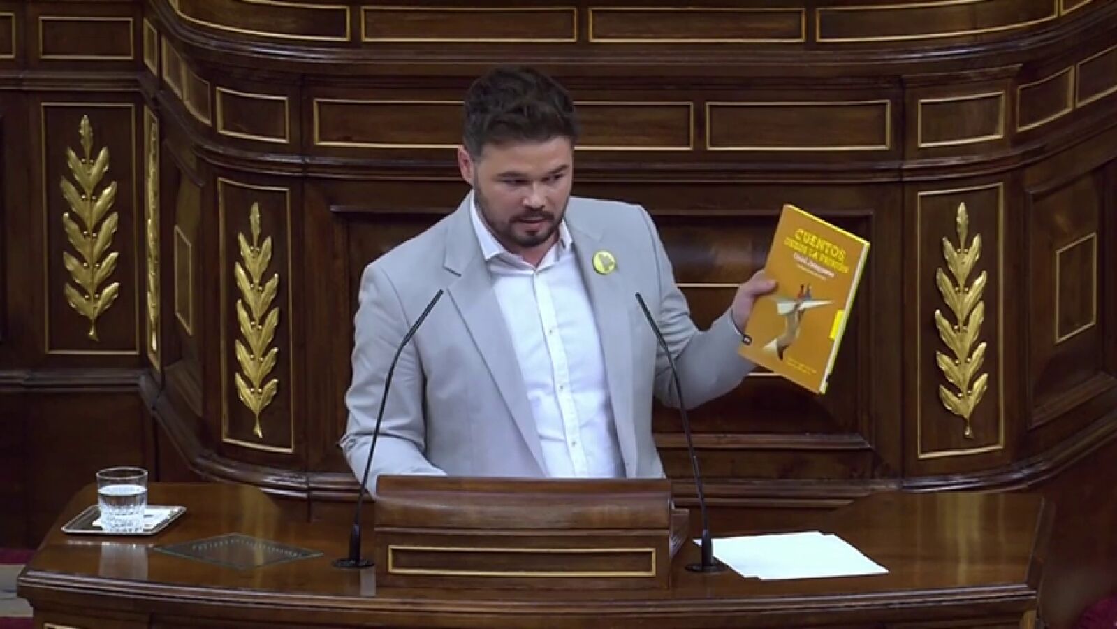 Así es el libro de Oriol Junqueras que Gabriel Rufián enseñó en el Congreso