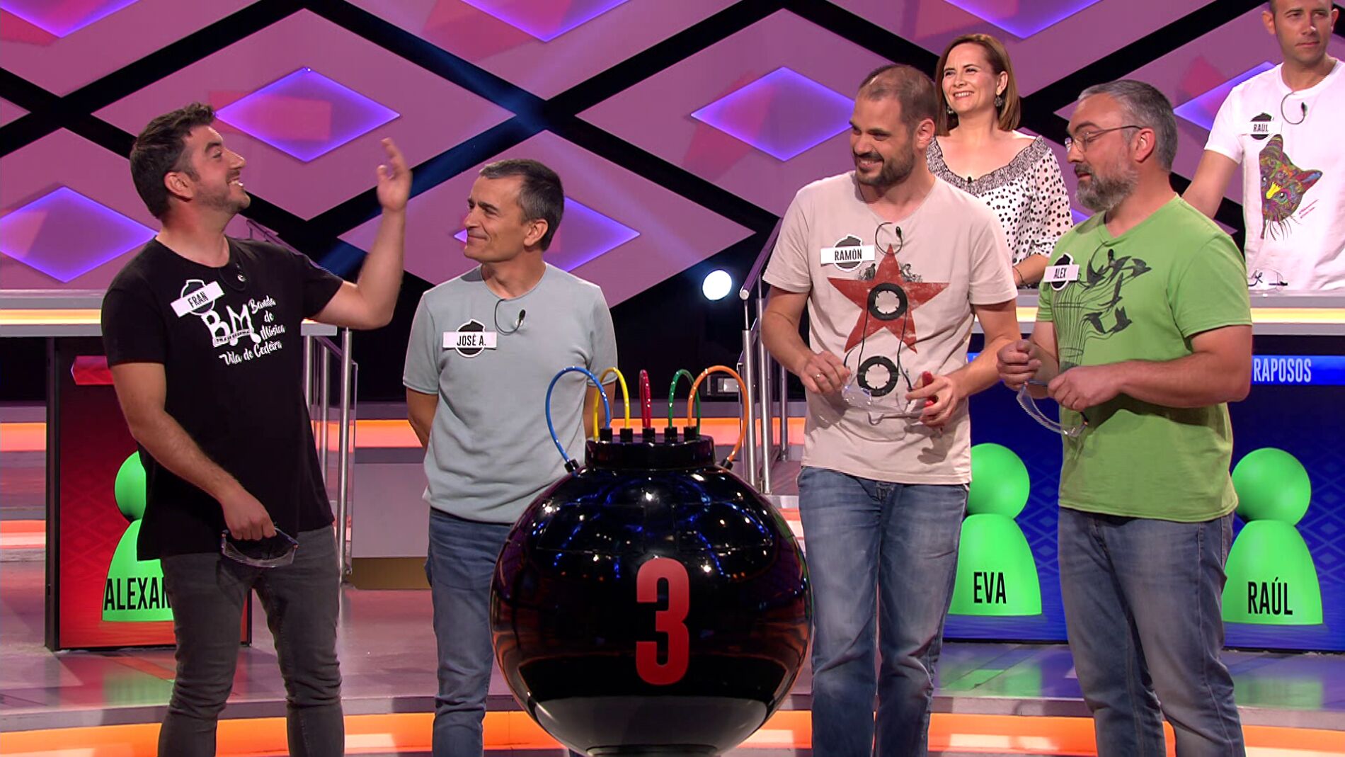 Juanra Bonet, confuso con la compleja situaci&oacute;n familiar de estos concursantes de '&iexcl;Boom!'