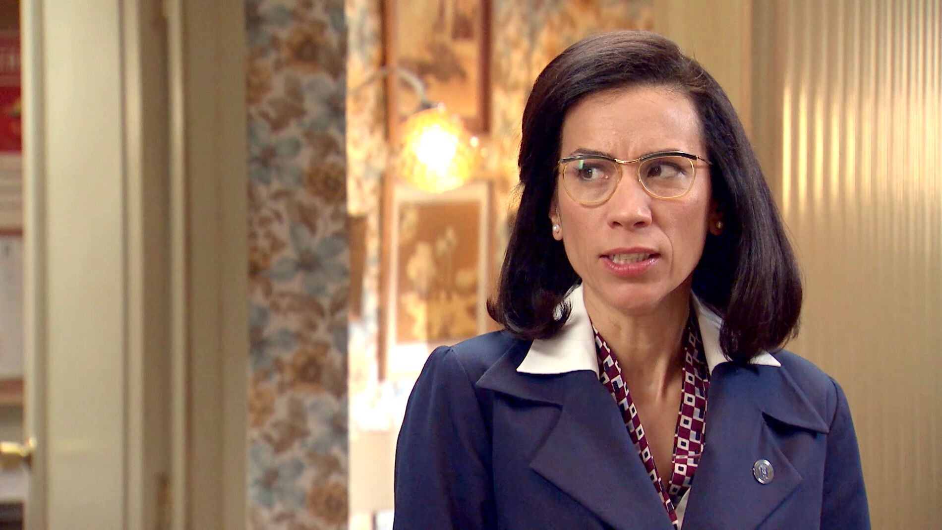 Manolita, furiosa por el desmadre de Luisita y Amelia en la suite del hotel