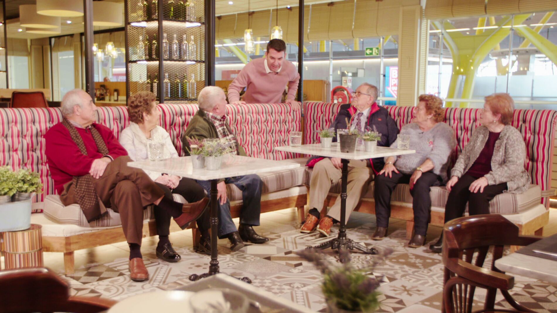 La primera toma de contacto de los seis viajeros de &lsquo;Por el mundo a los 80&rsquo;&hellip; &iexcl;y su primer encuentro con Arturo Valls! 