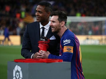 Patrick Kluivert junto a Lionel Messi